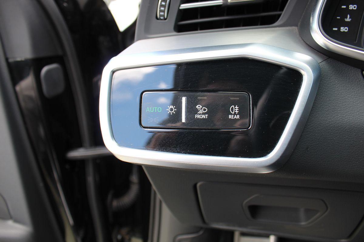 AUDI - A6 Avant - A6 Av 40 2.0 TDI qu ultra S tr Bus. Des.