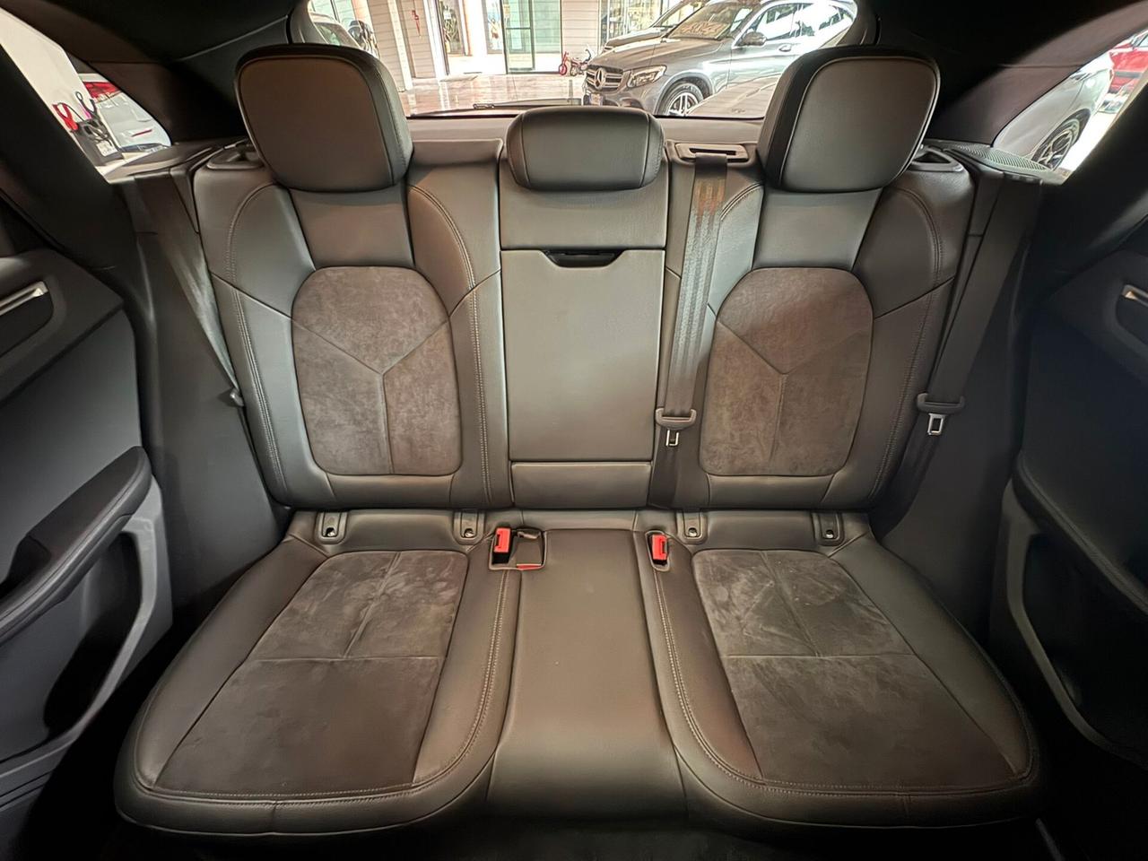 PORSCHE MACAN 4X4 CAMBIO AUT. Benz.2.0 CV 252 Km 121.037 Garanzia 12 mesi