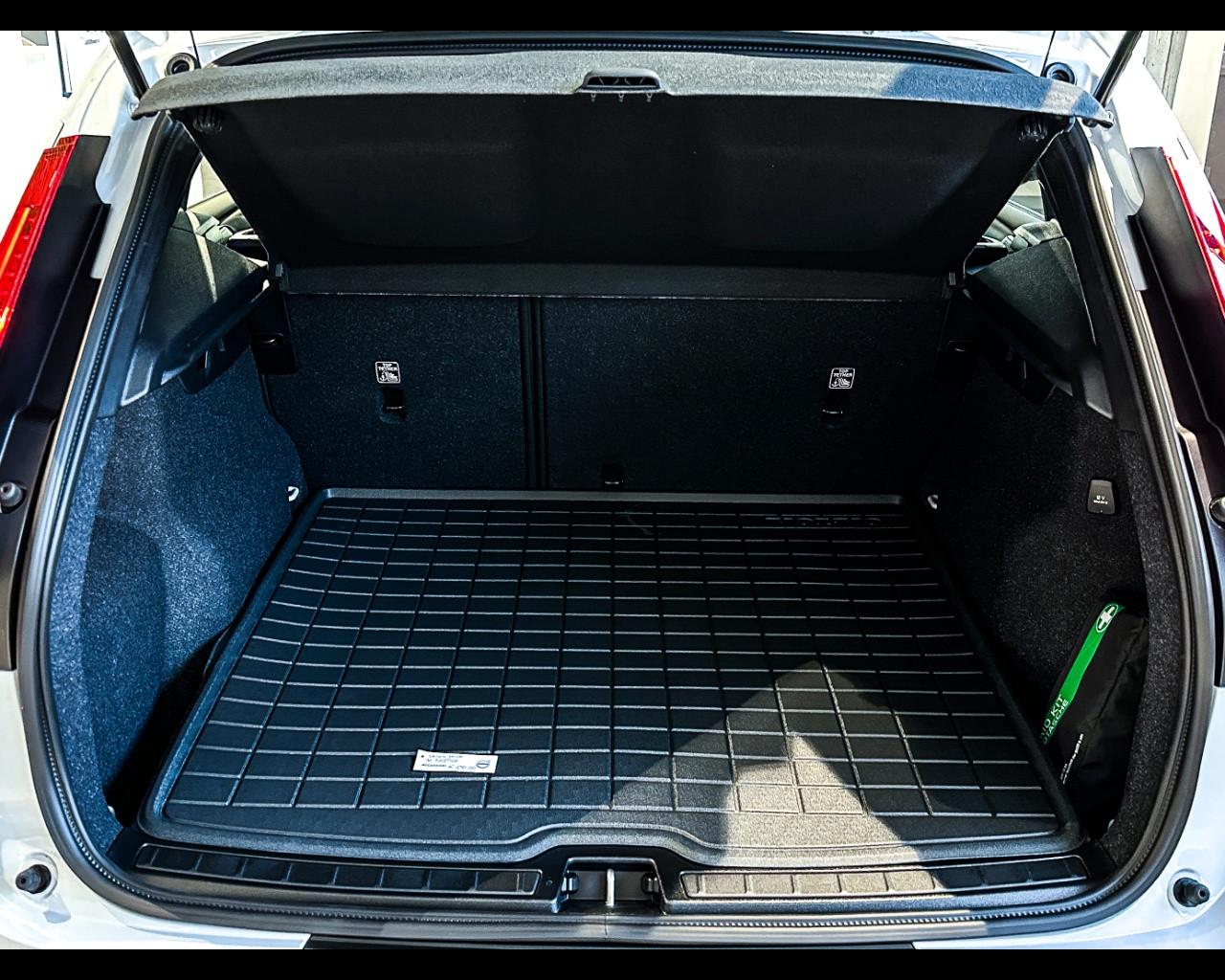 VOLVO XC40 Essential B3 AUT