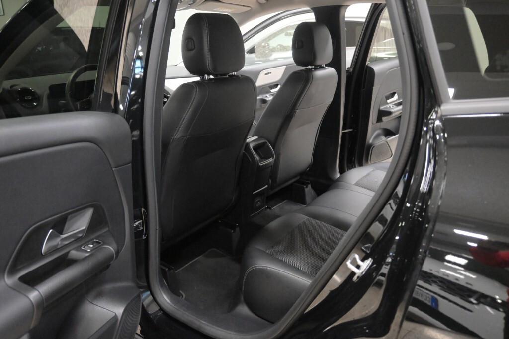 MERCEDES GLA 180D 115CV BUSINESS *2022