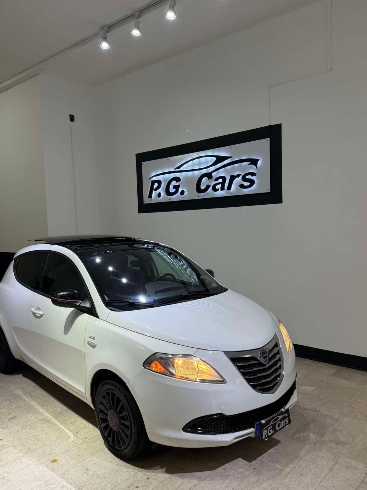 Lancia Ypsilon 1.2 69 CV london Paris