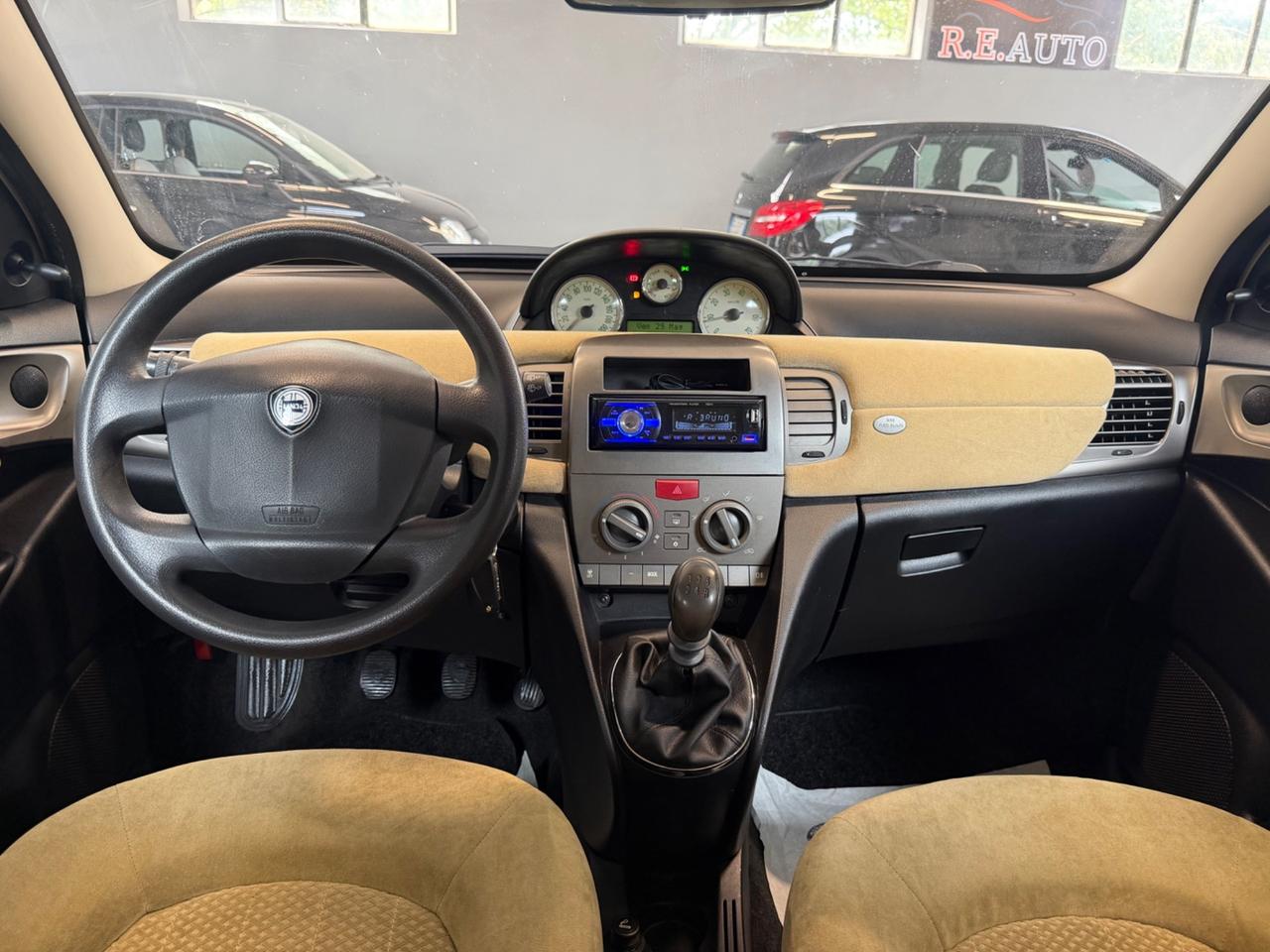 Lancia Ypsilon 1.2 16V Oro