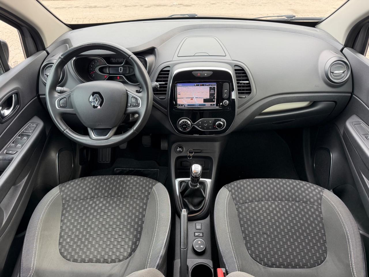 Renault Captur 1.2 benzina 120 cv 2017 Navig retroc