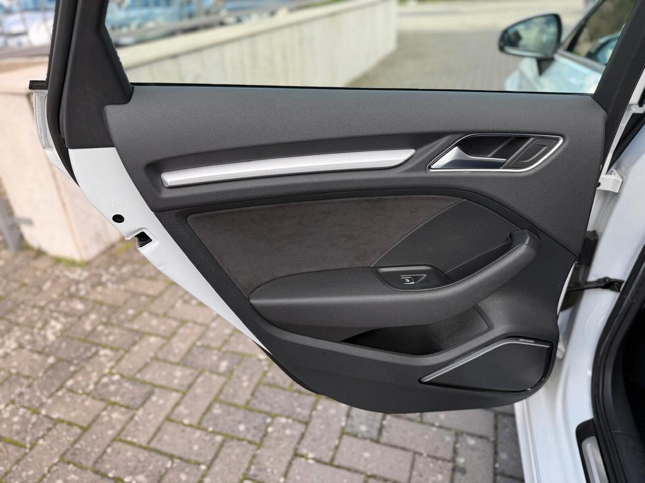 Audi A3 SPB 1.6 TDI 110 CV , S LINE ,TETTO, MATRIX , FULL