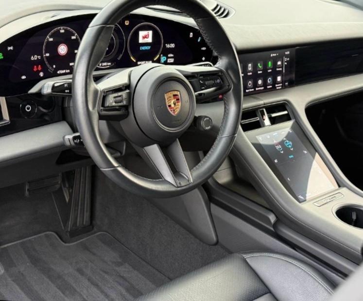 Porsche Taycan 4 Cross Turismo