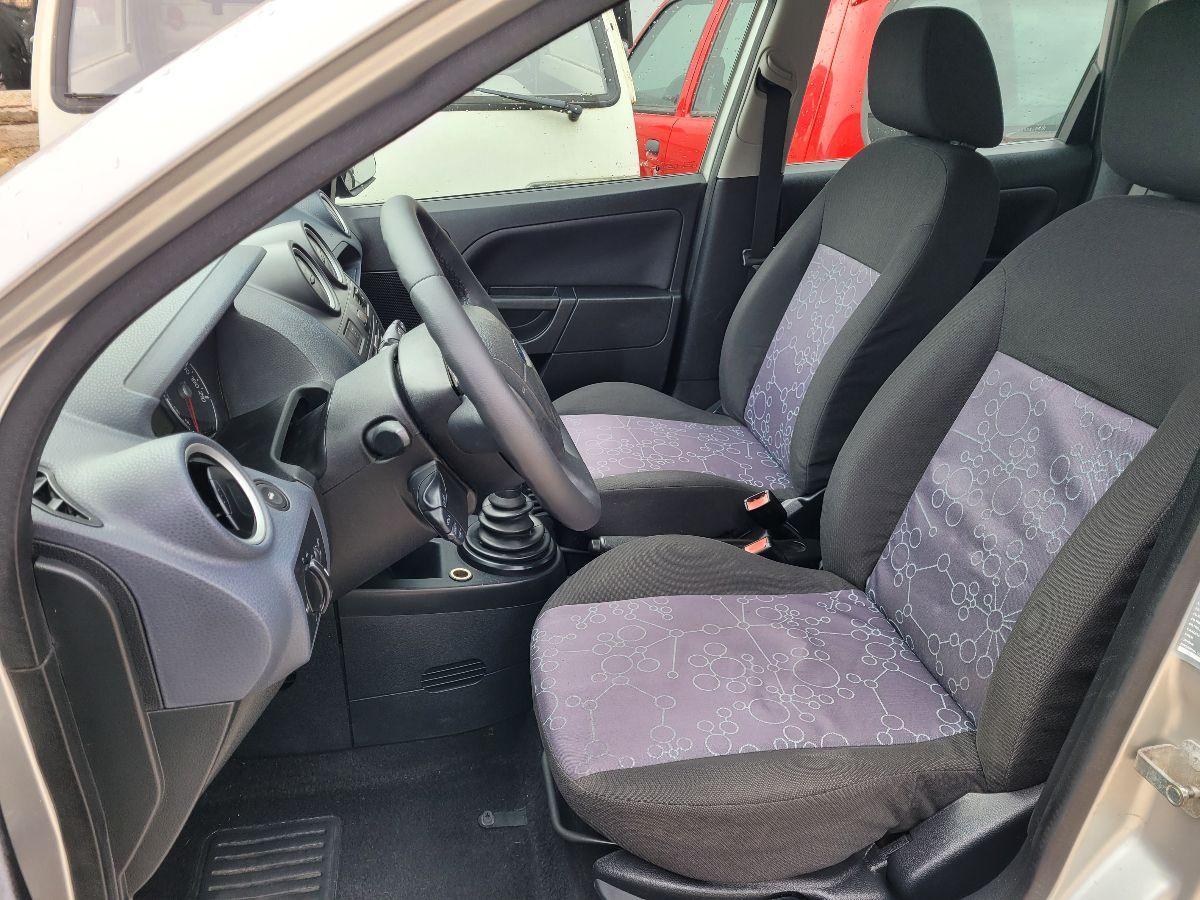 FORD - Fiesta - 1.2i 16V 5 porte Ghia