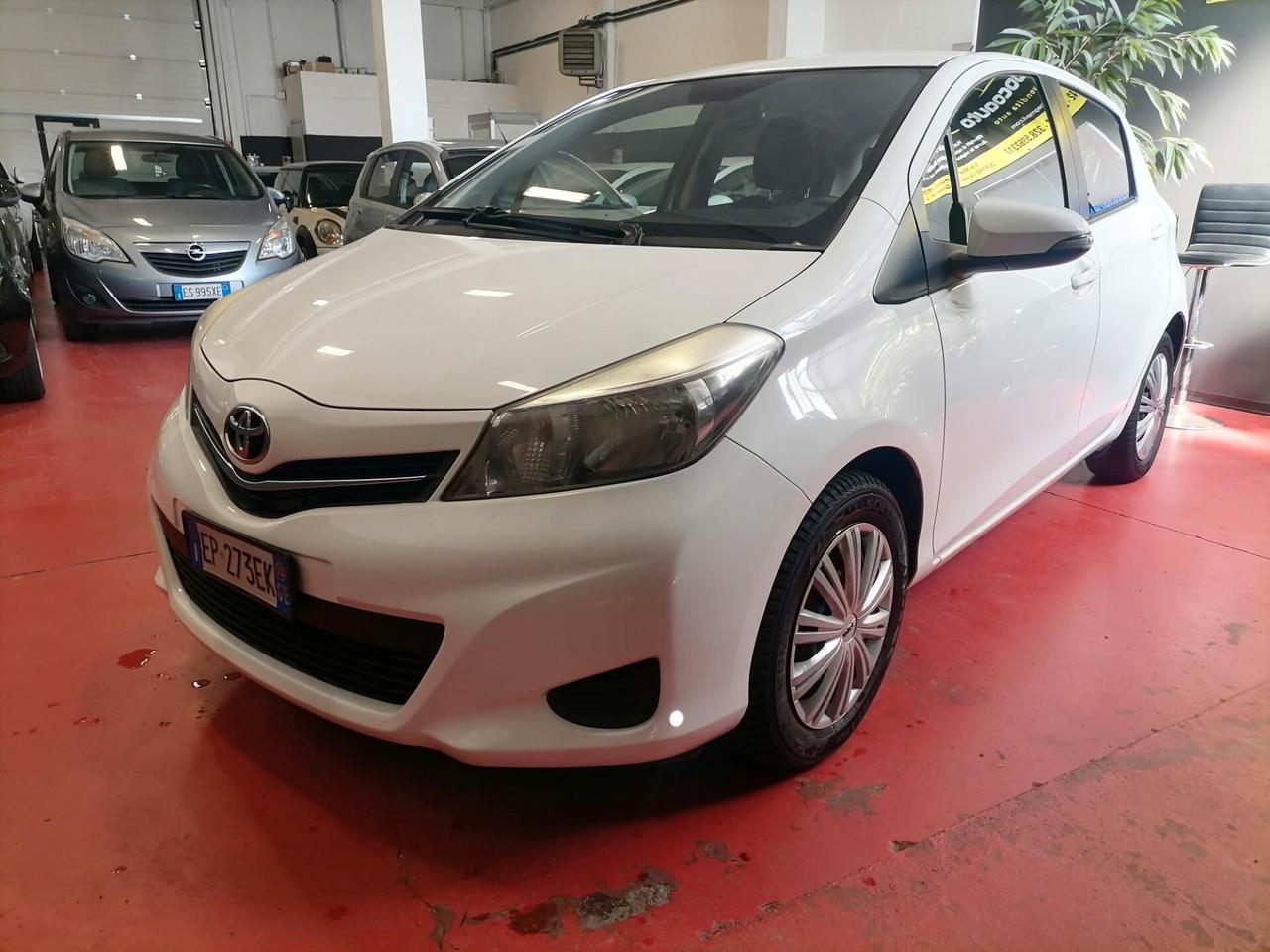 Toyota Yaris 1.0 5 porte Lounge Adatta per neopatentati