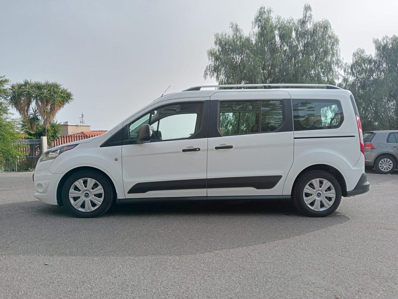 Ford Tourneo Connect Pianale ribassato con rampa disabili in carrozzina