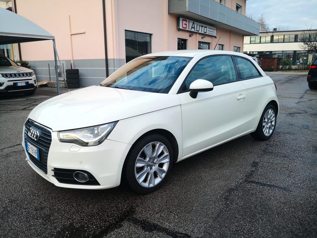 Audi A1 1.6 TDI 105 CV ***NEOPATENTATI***CIELO SCOLLATO***
