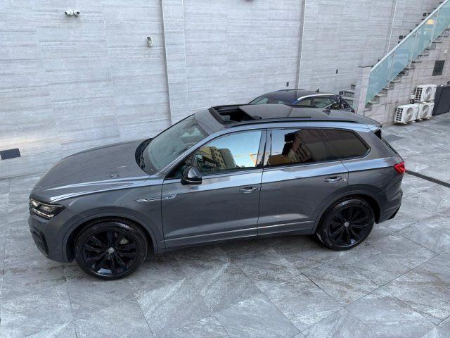 VOLKSWAGEN Touareg 3.0 V6 TDI 286 CV SCR R line tetto panoramico