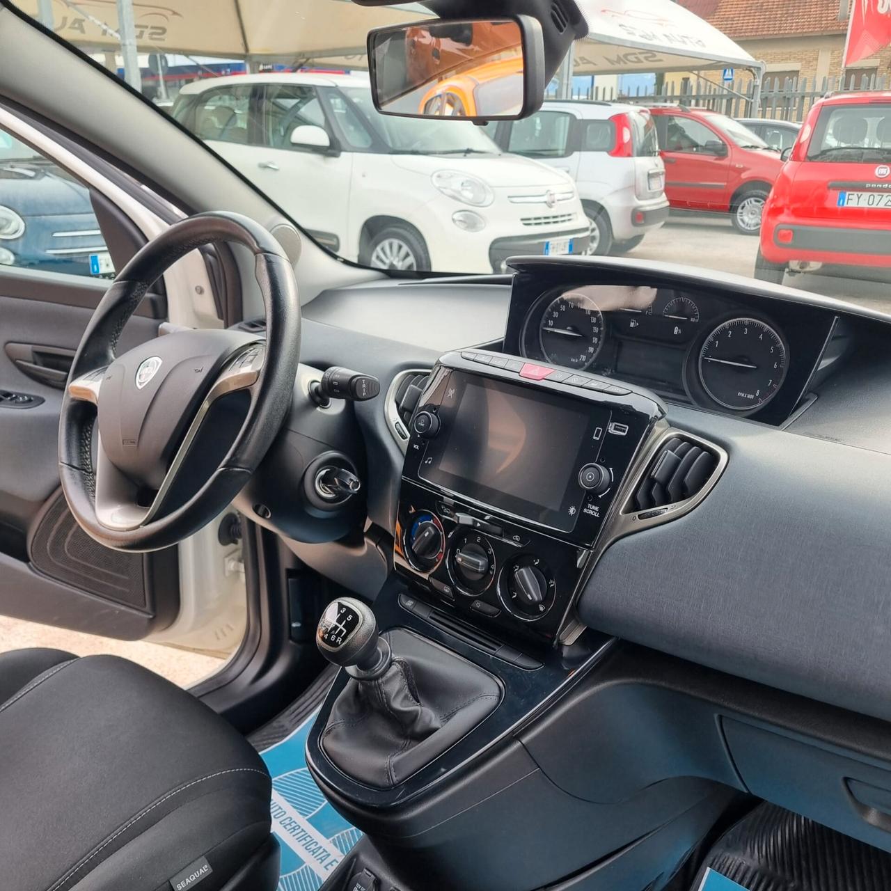 Lancia Ypsilon 1.0 FireFly 5 porte S&S Hybrid Ecochic A. Ferretti