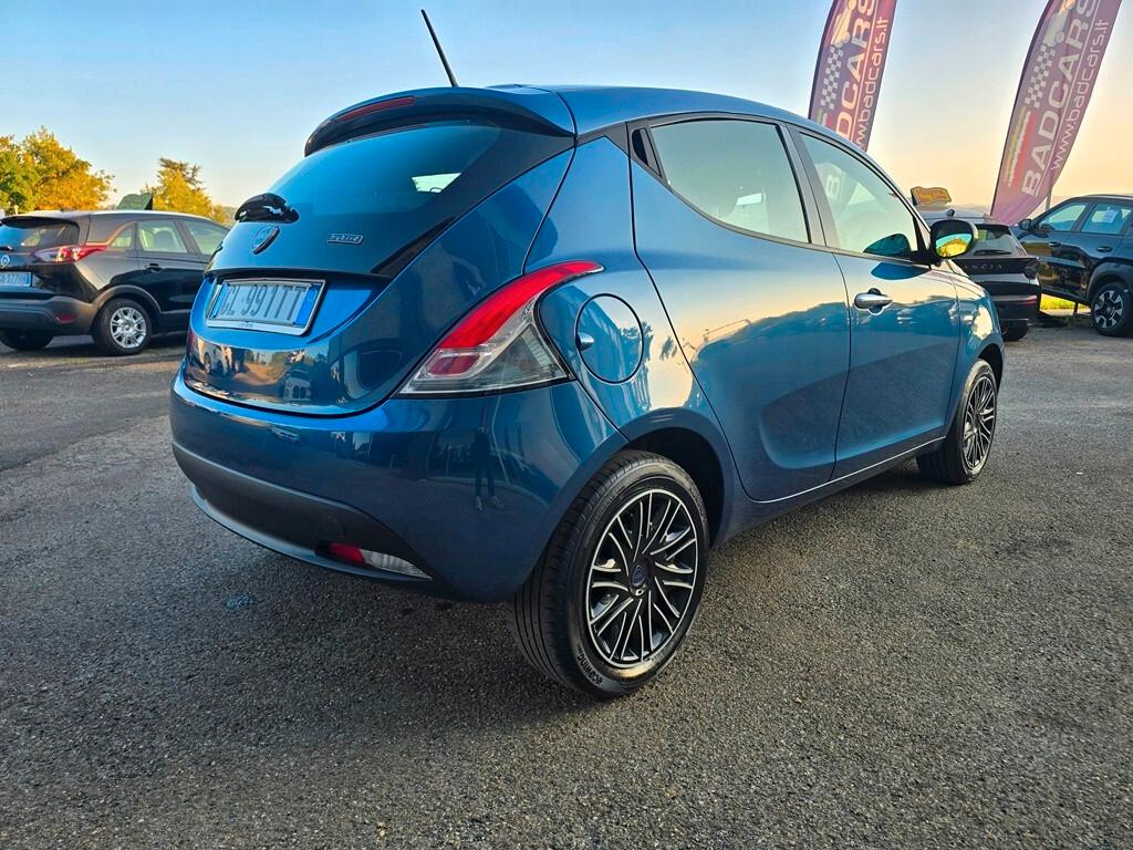 Lancia Ypsilon 1.0 FireFly 5 porte S&S Hybrid Silver Plus