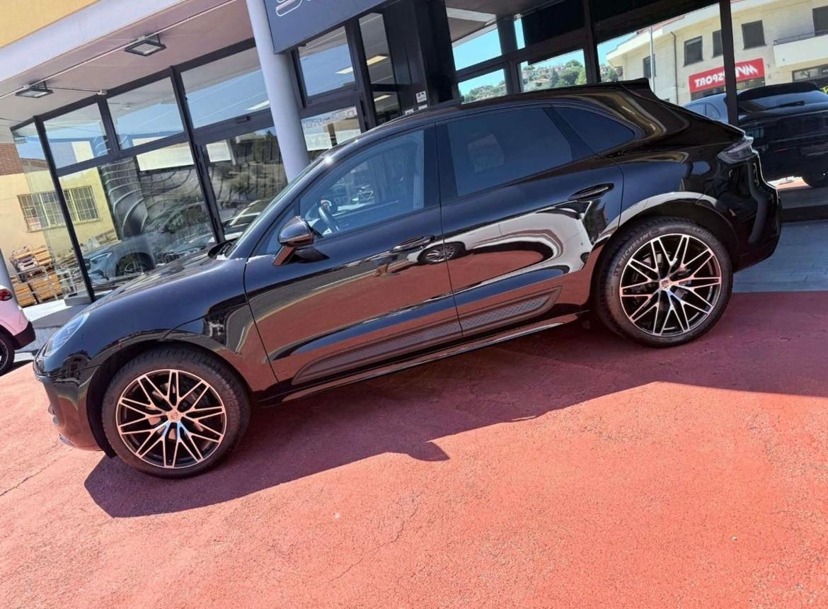 Porsche Macan SPORT CHRONO PASM SEDILI VENTILATI 21 PANORAMA