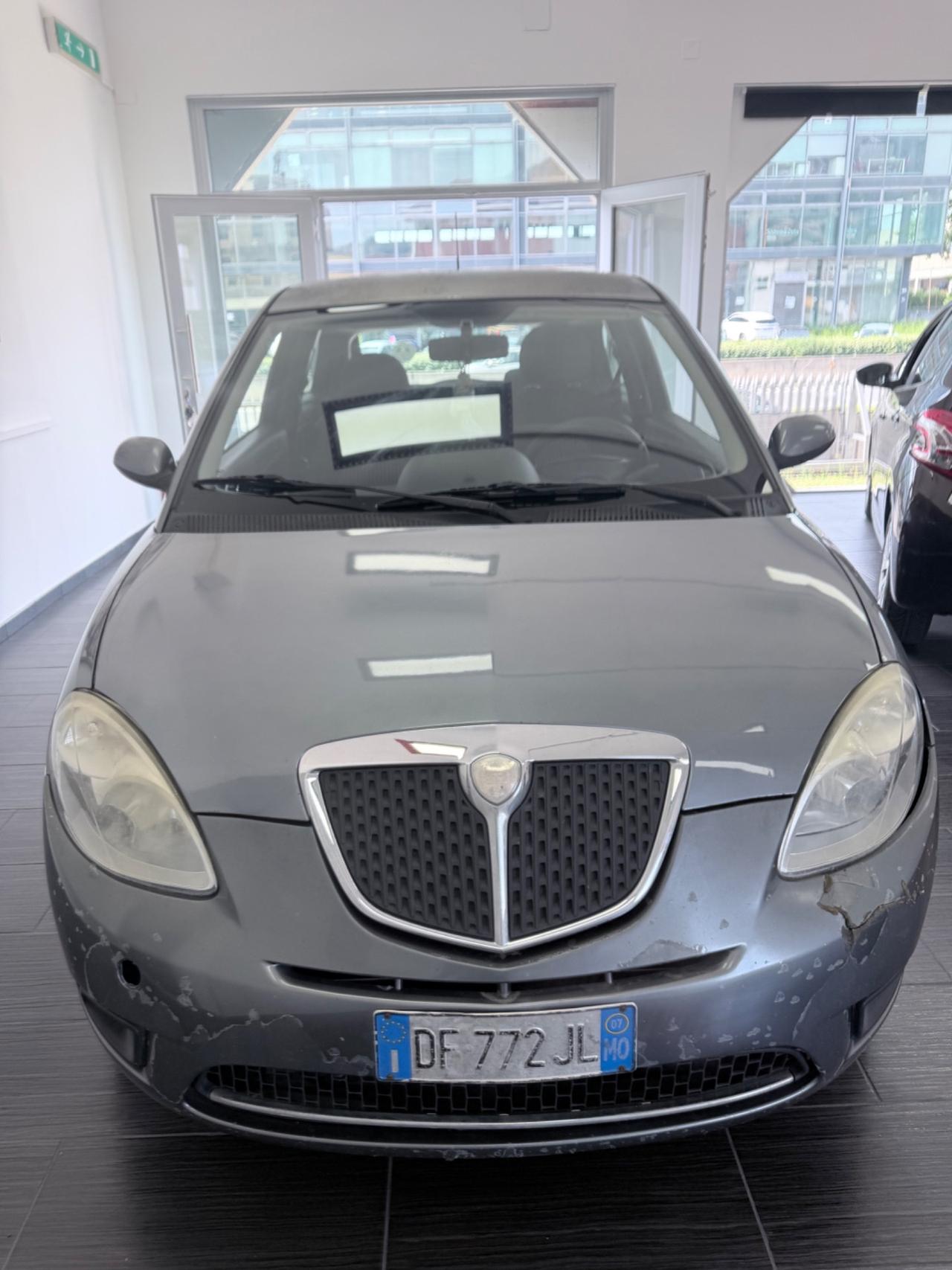 Lancia Ypsilon 1.2 Argento ok neopatentati