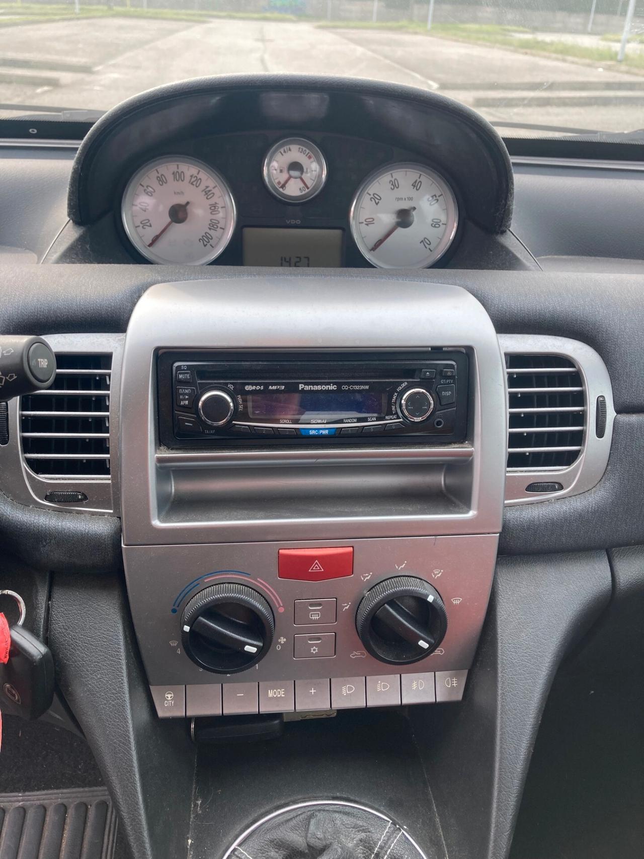 Lancia Ypsilon 1.2 MOMO