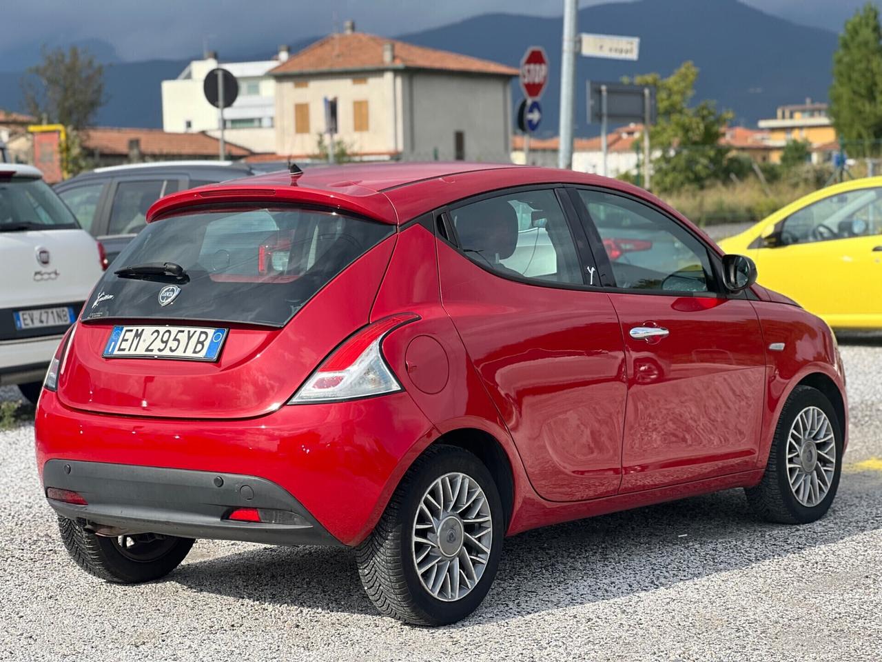 Lancia Ypsilon 1.2 69 CV 5 porte S&S Silver