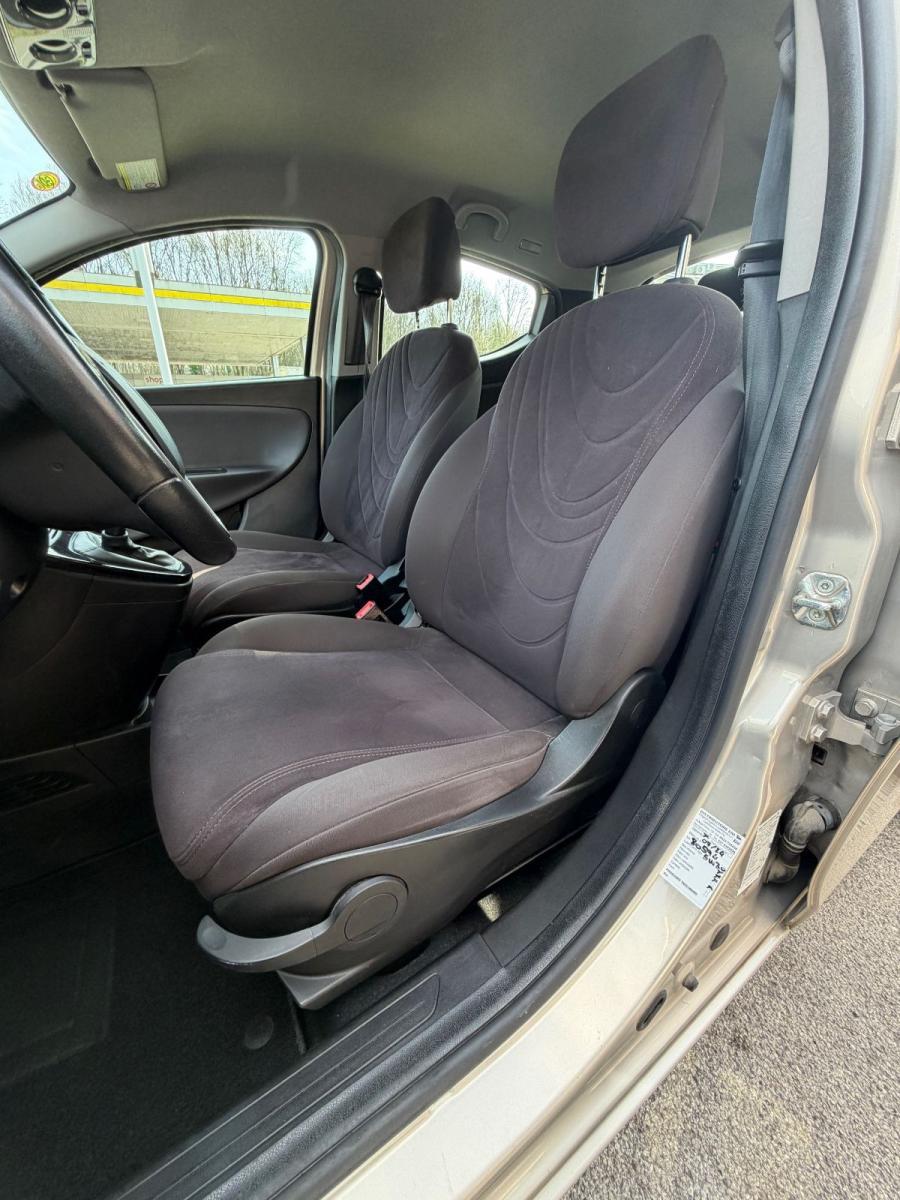 LANCIA - Ypsilon - 1.2 69 CV 5 porte Platinum