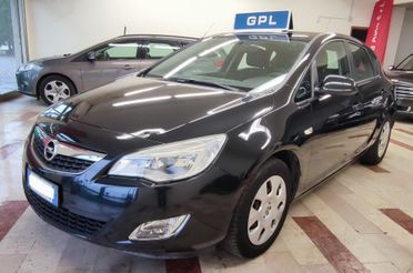 Opel Astra 1.4 100CV 5 porte Cosmo