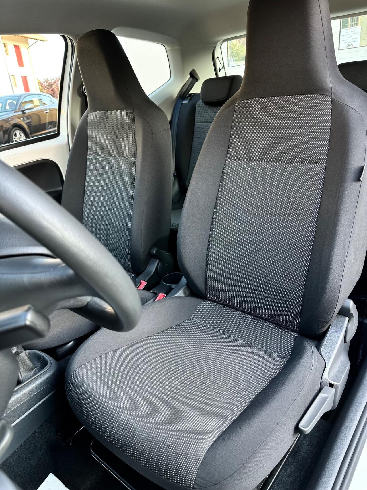 Volkswagen UP - 1.0Bz 60Cv - Neopatentati