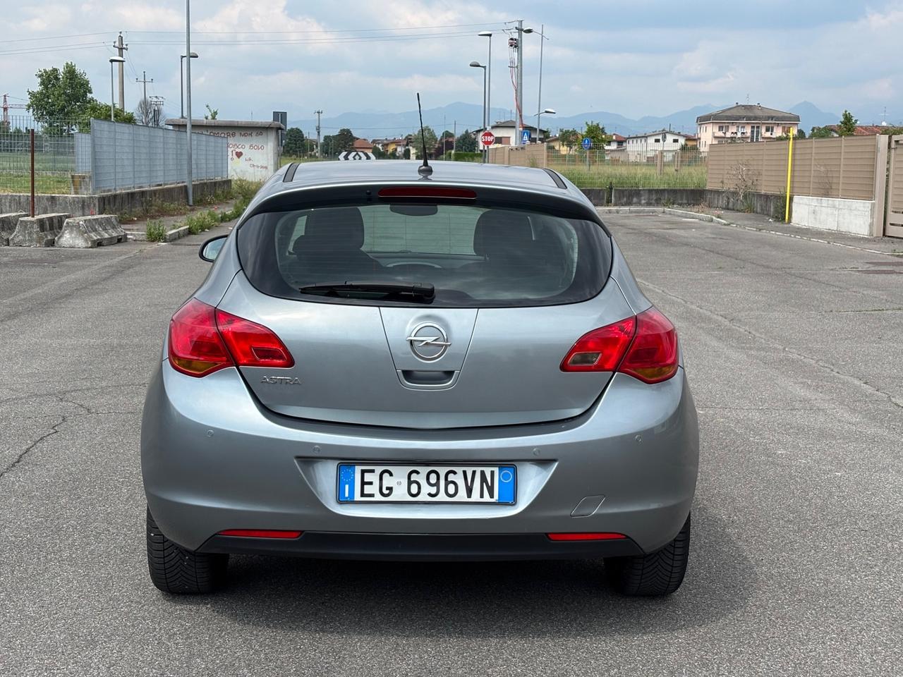 Opel Astra 1.6 115CV 5 porte Cosmo UNI PRO, GARANZIA