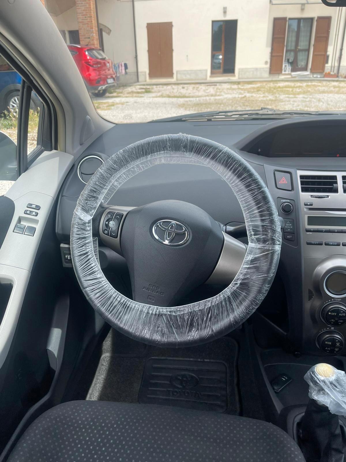 Toyota Yaris 1.0 5 porte Sol