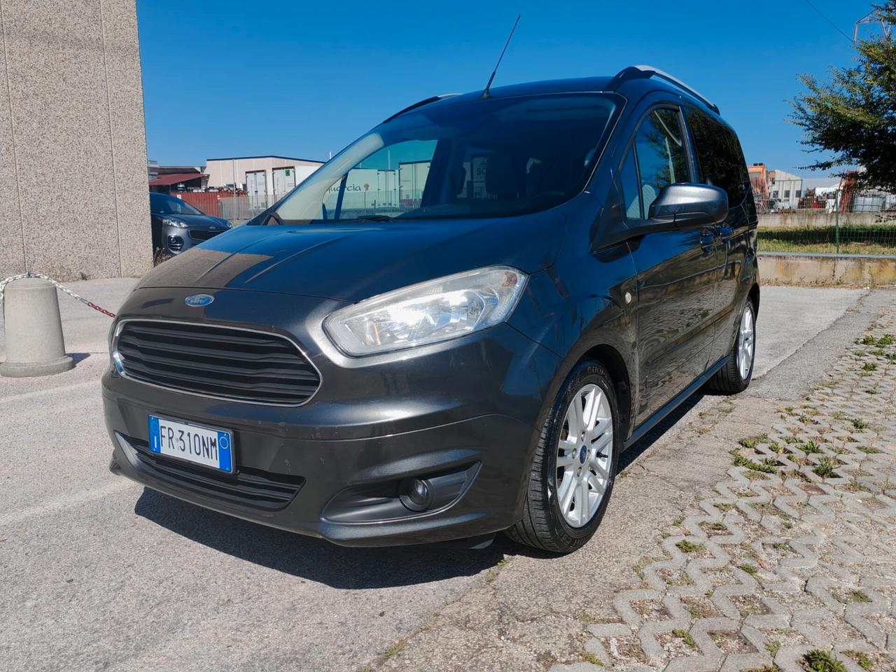 Ford Tourneo Courier 1.5 TDCI 95 CV Titanium