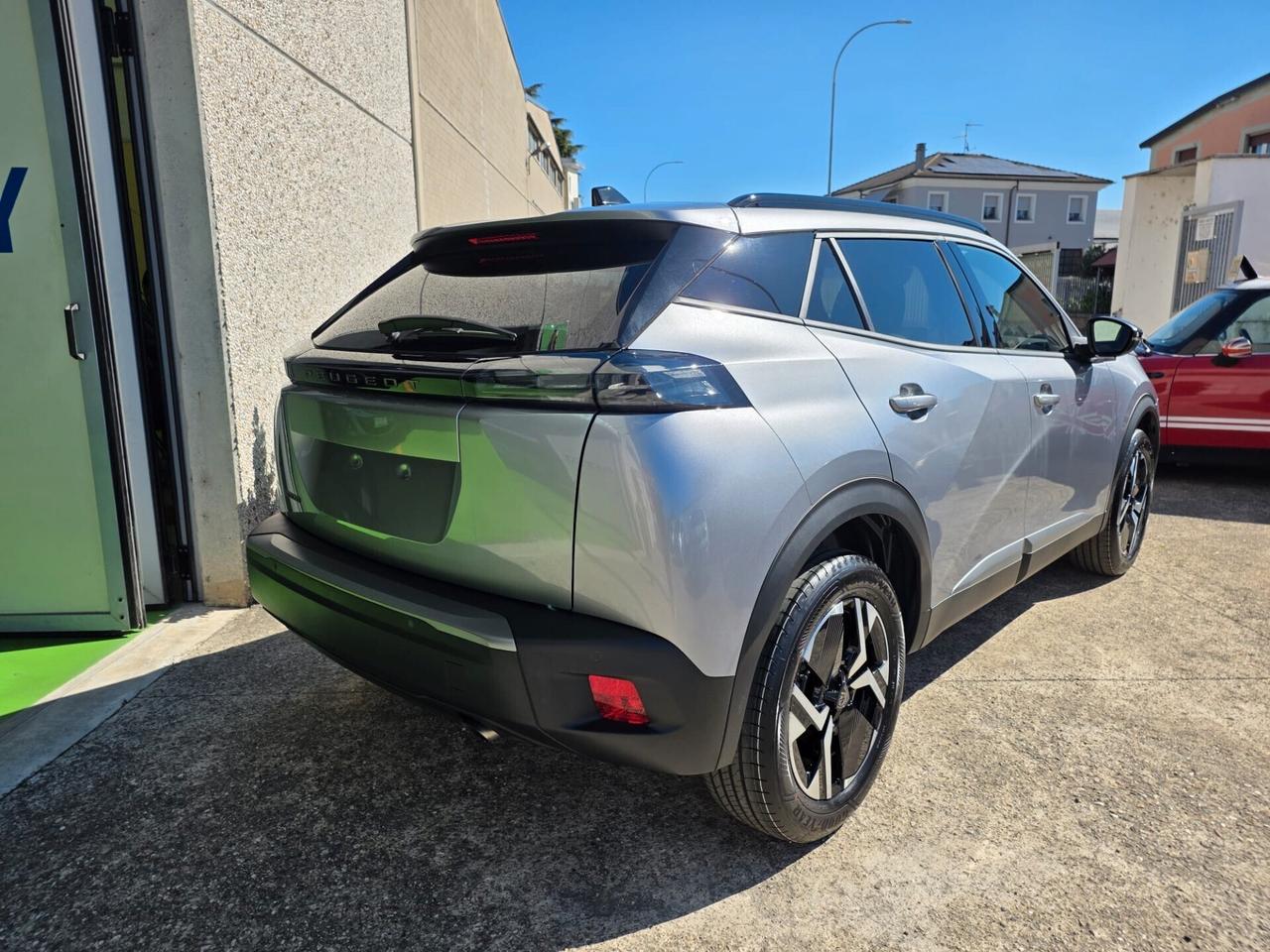 Peugeot 2008 Puretech 100cv. Allure 1.2 b. KM. 0