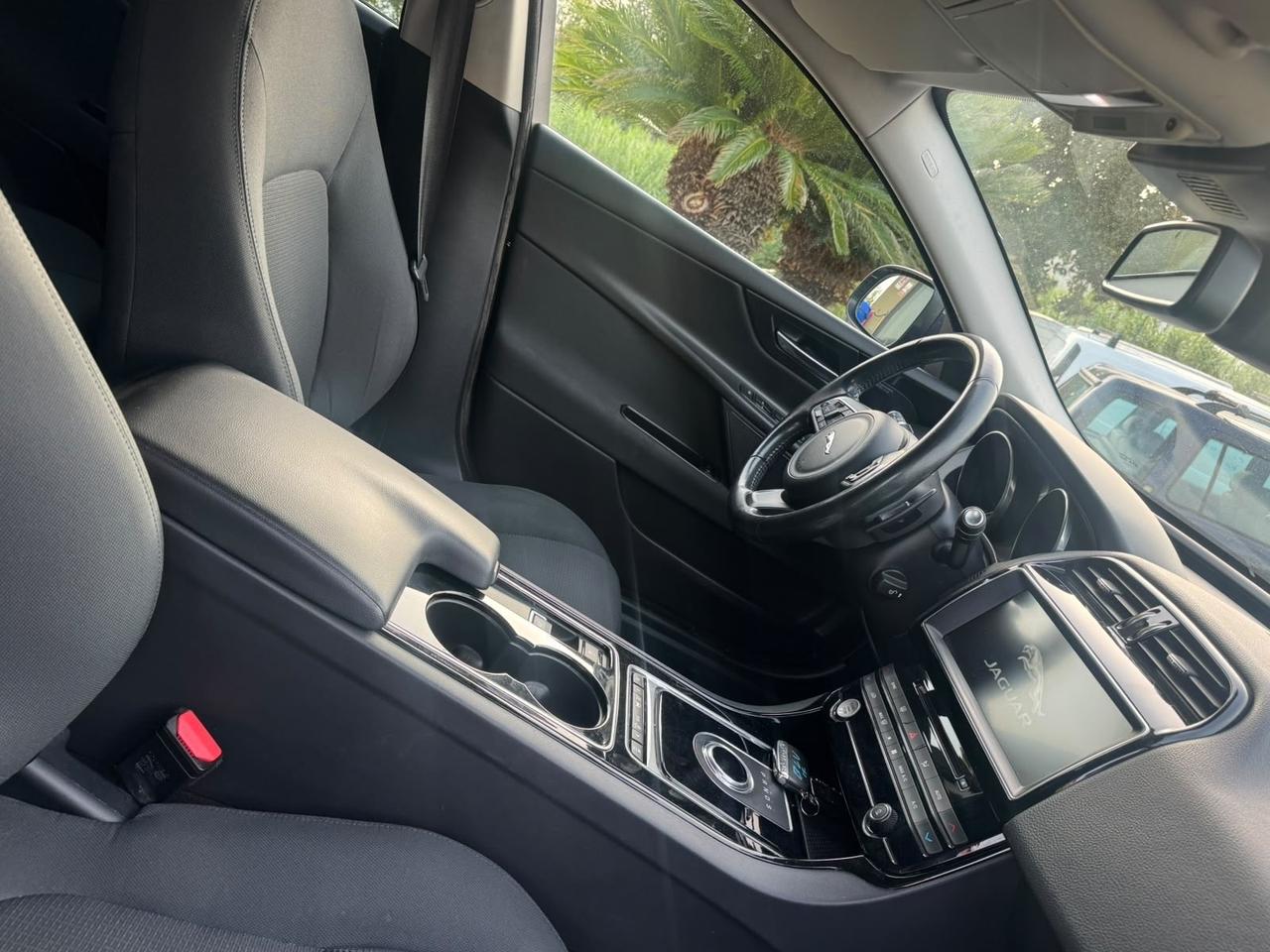 Jaguar XE garantita 12 mesi perfetta