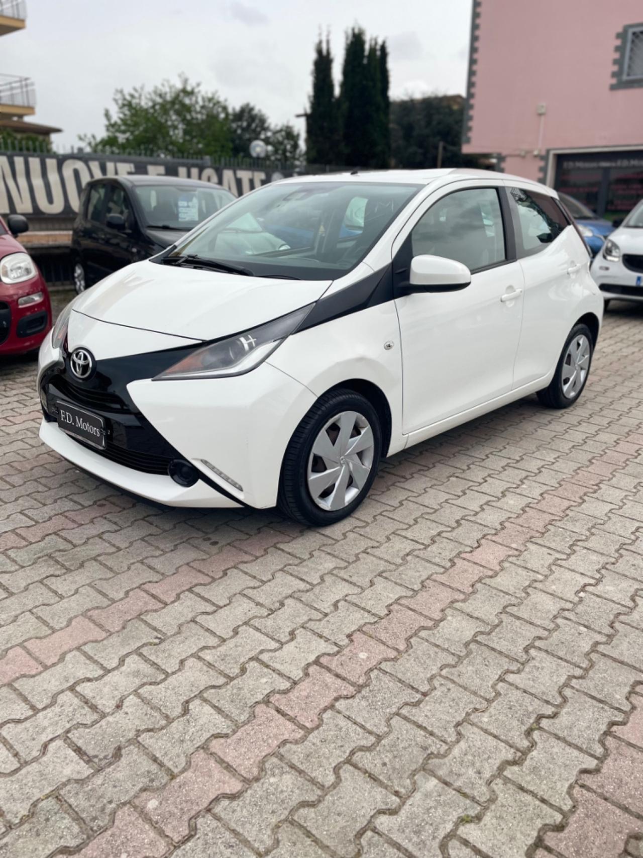 Toyota Aygo 1.0 VVT-i 69 CV 5 porte x-play TSS