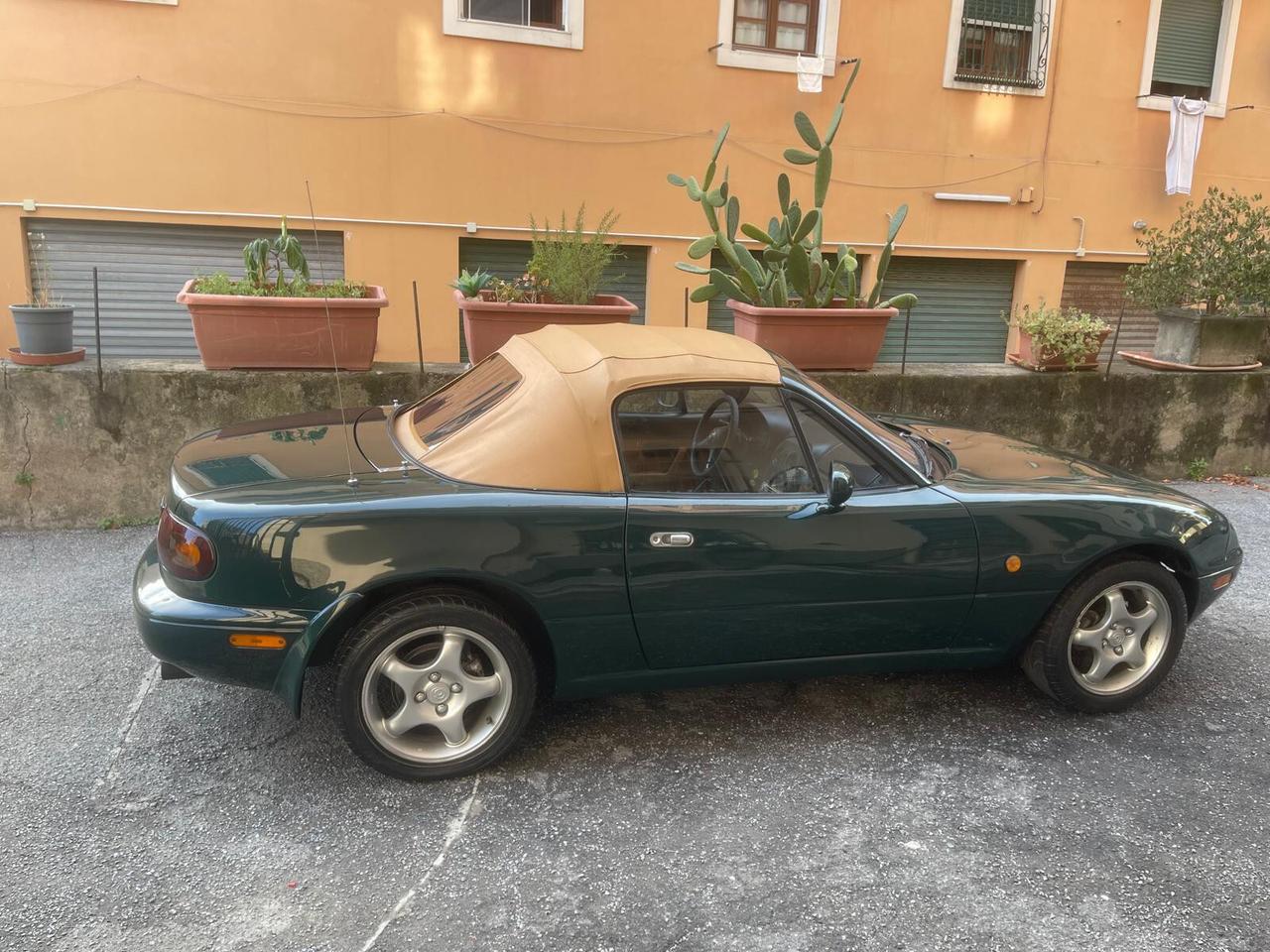 Mazda MX-5 1.6i 16V cat British Green