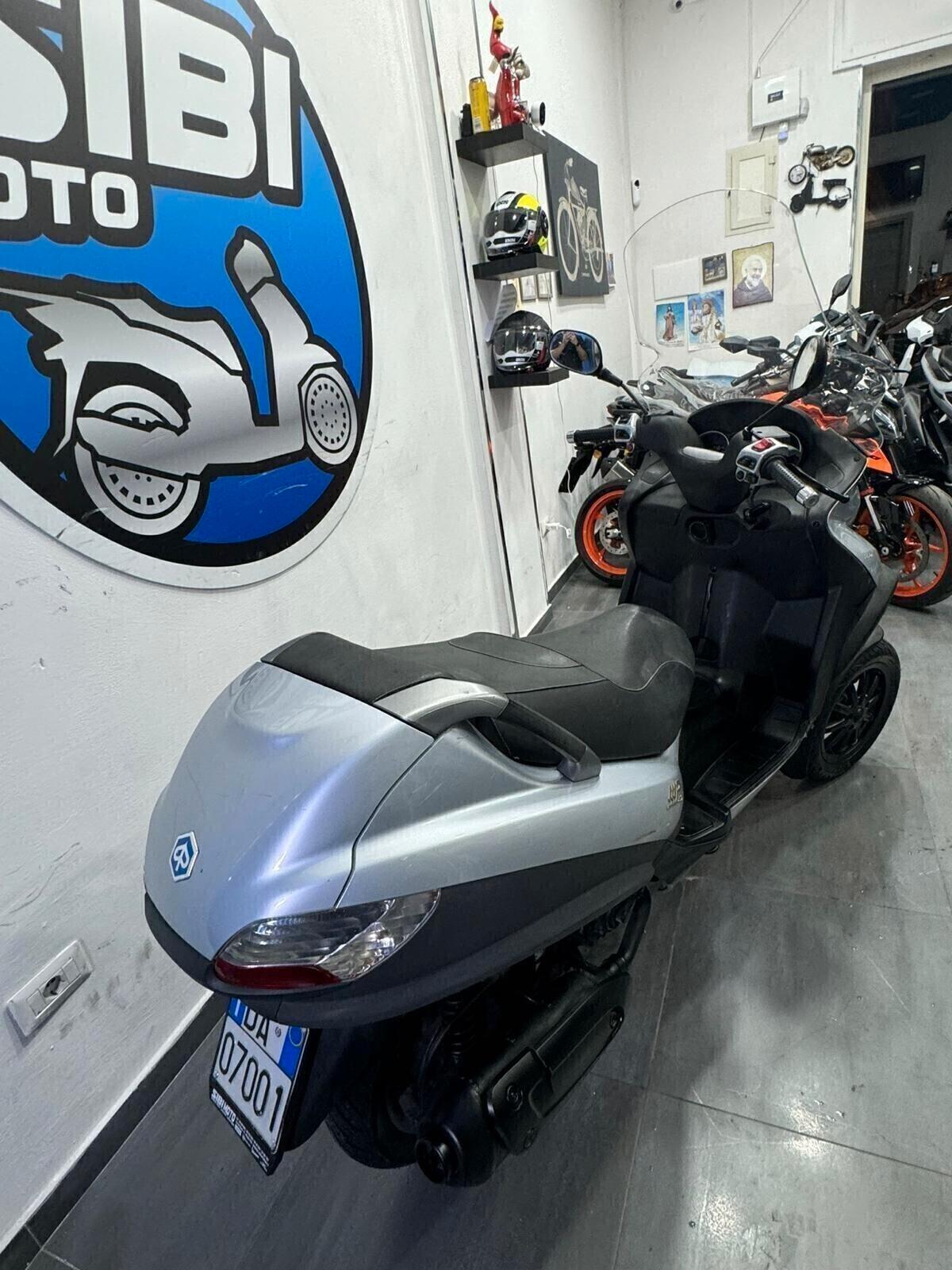 Piaggio MP3 250