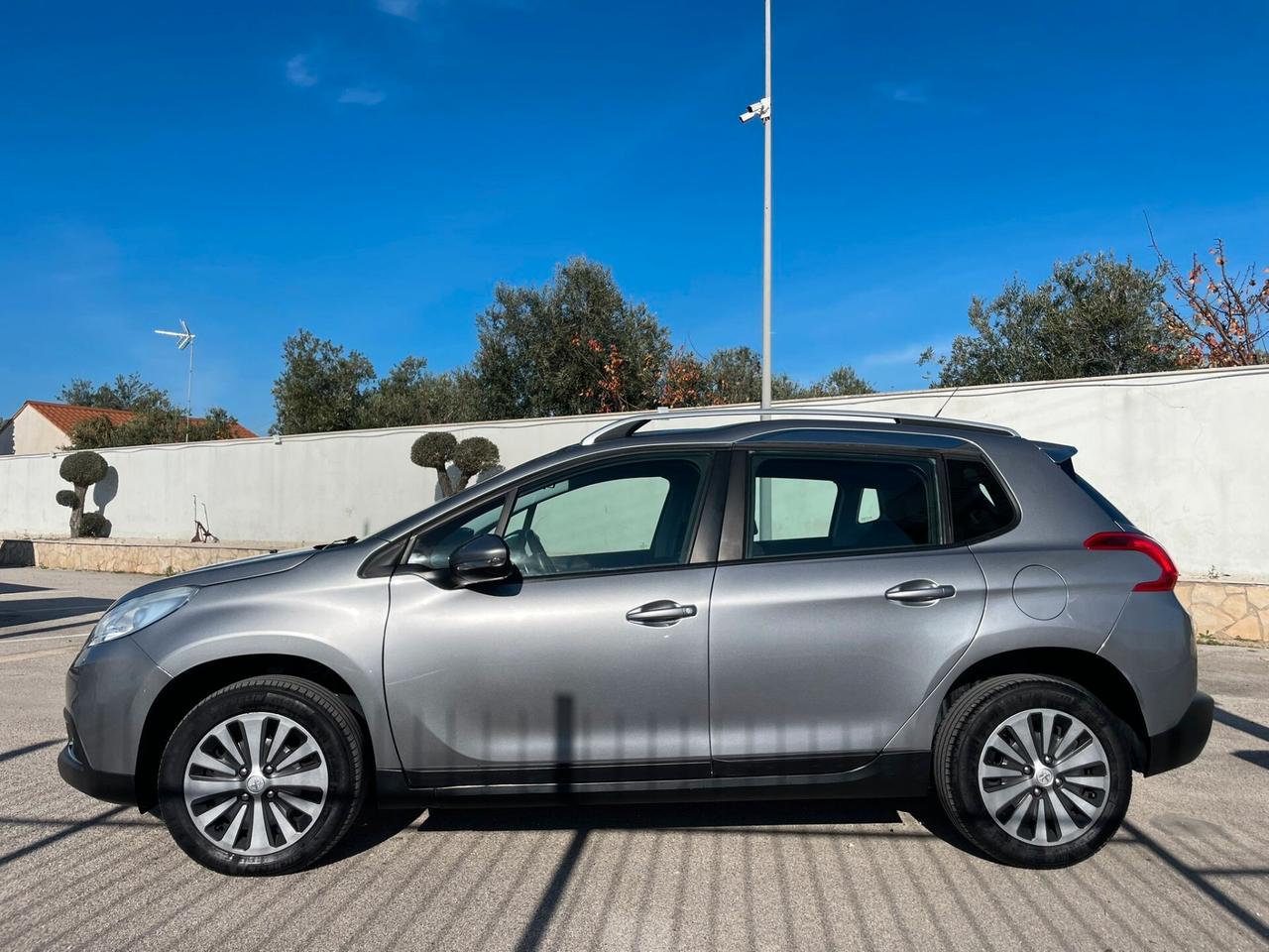 PEUGEOT 2008 BlueHDi 100 S&S Allure