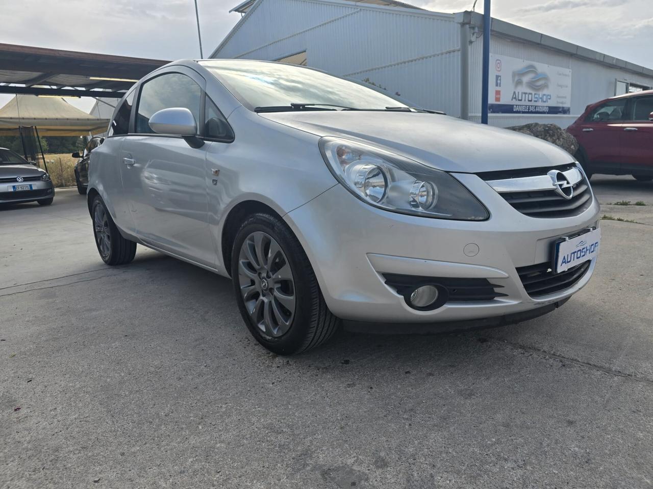 Opel Corsa 1.2 3 porte b-color