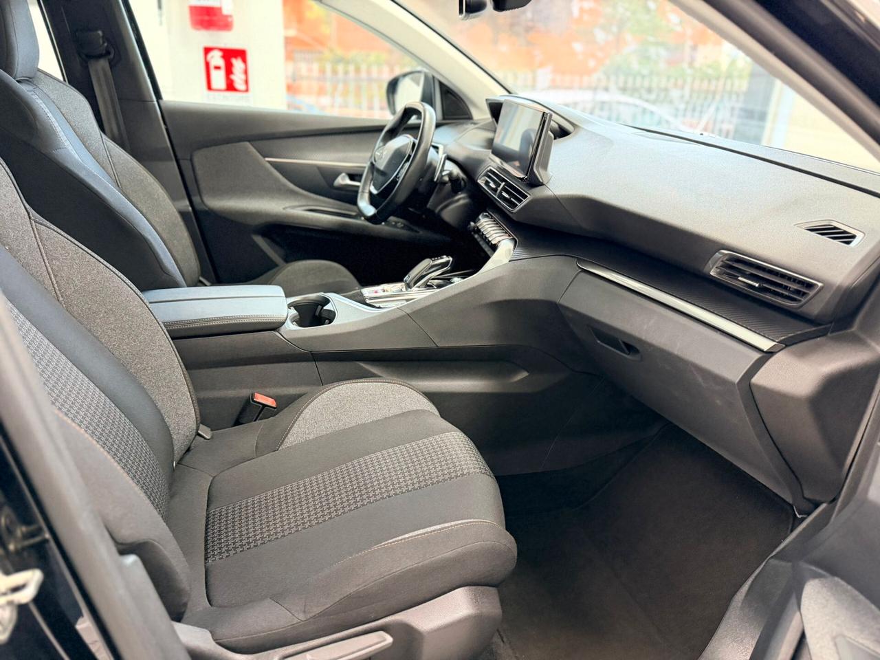 Peugeot 3008 1.5 diesel 131CV EAT8 Allure anno 12/2021 Permute Garanzia Finanziamenti