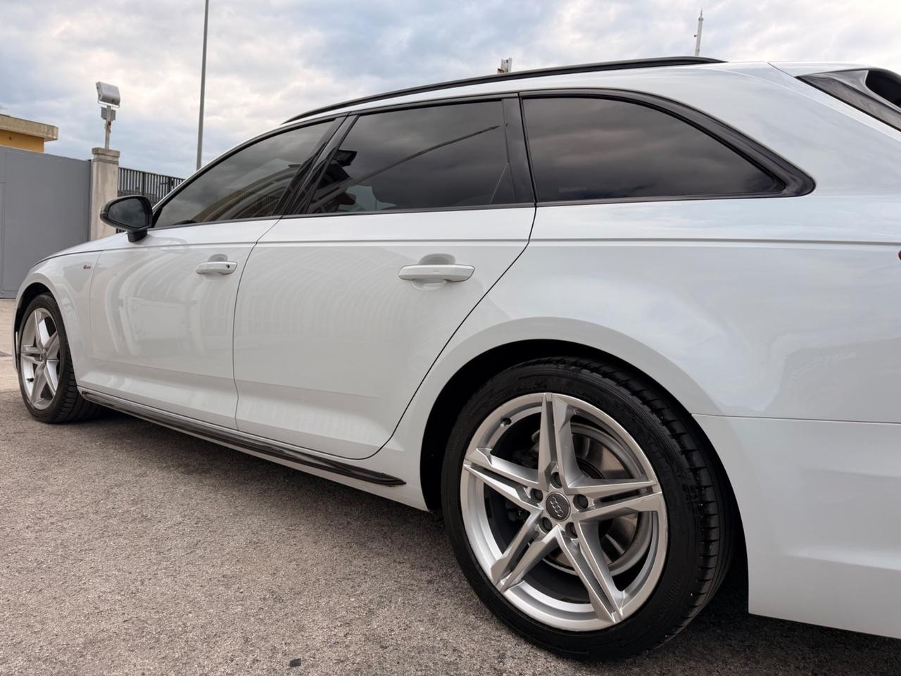 Audi A4 Avant 2.0 TDI 150 CV S-Line INT/EST