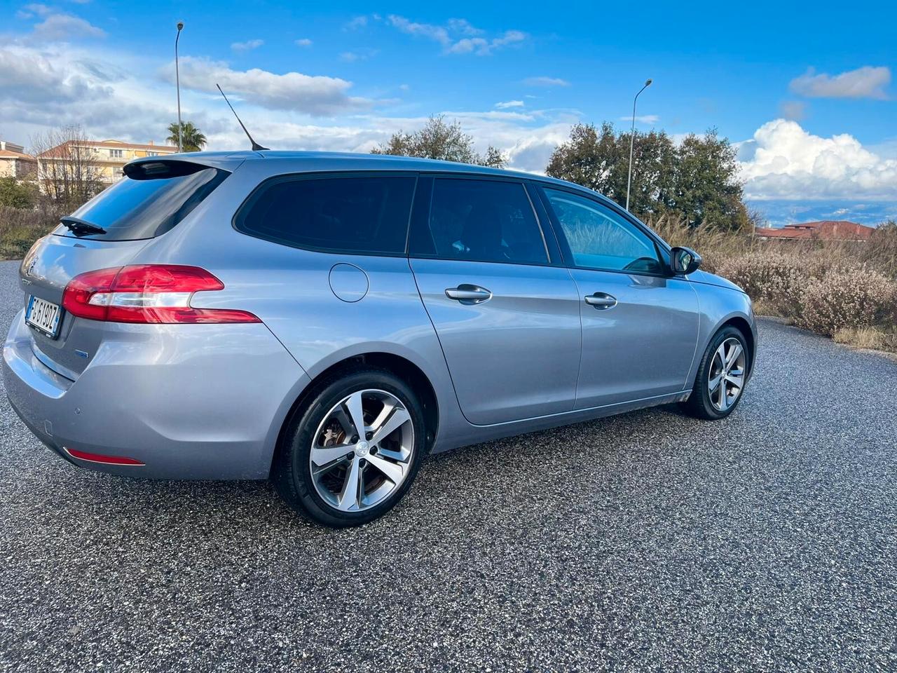 Peugeot 308 BlueHDi 120 S&S SW Allure