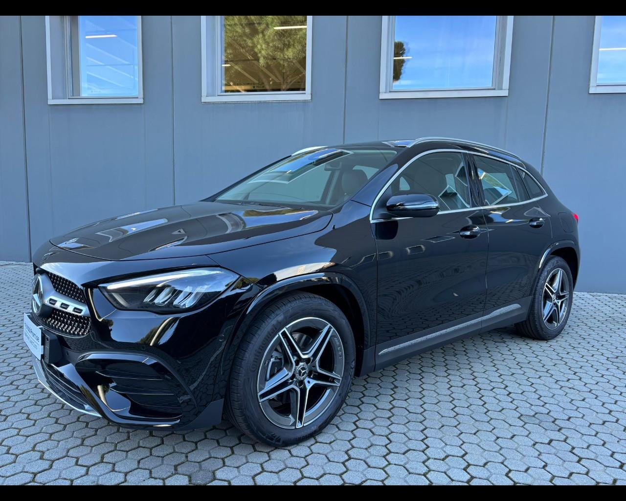 Mercedes-Benz GLA-H247 2023 - GLA 180 AMG Line Premium auto
