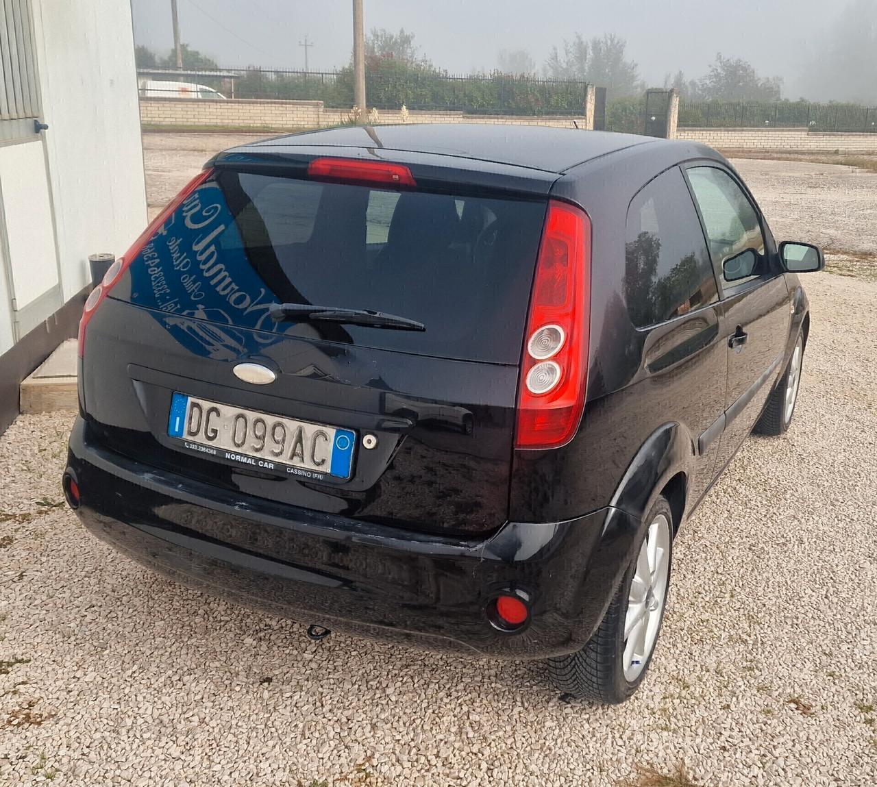 Ford Fiesta 1.2 16V 3p. Ghia "GPL"