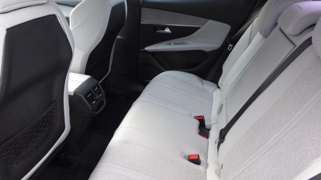 PEUGEOT 3008 BlueHDi 120 S&S EAT6 Allure