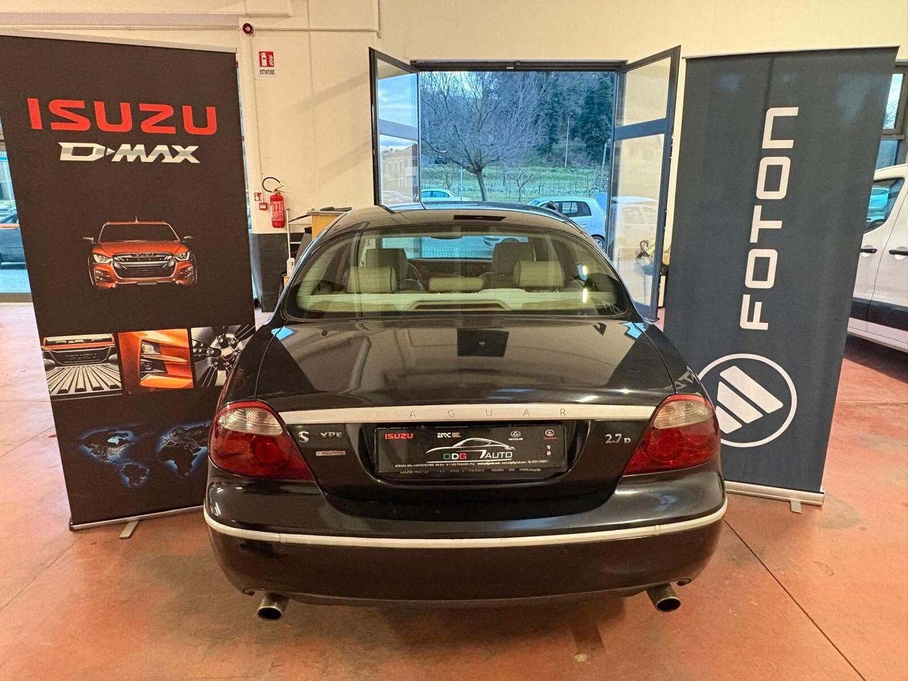 JAGUAR S-TYPE CAMBIO AUT. .Diesel 2700 CV 207 con Km 156.642 certificati