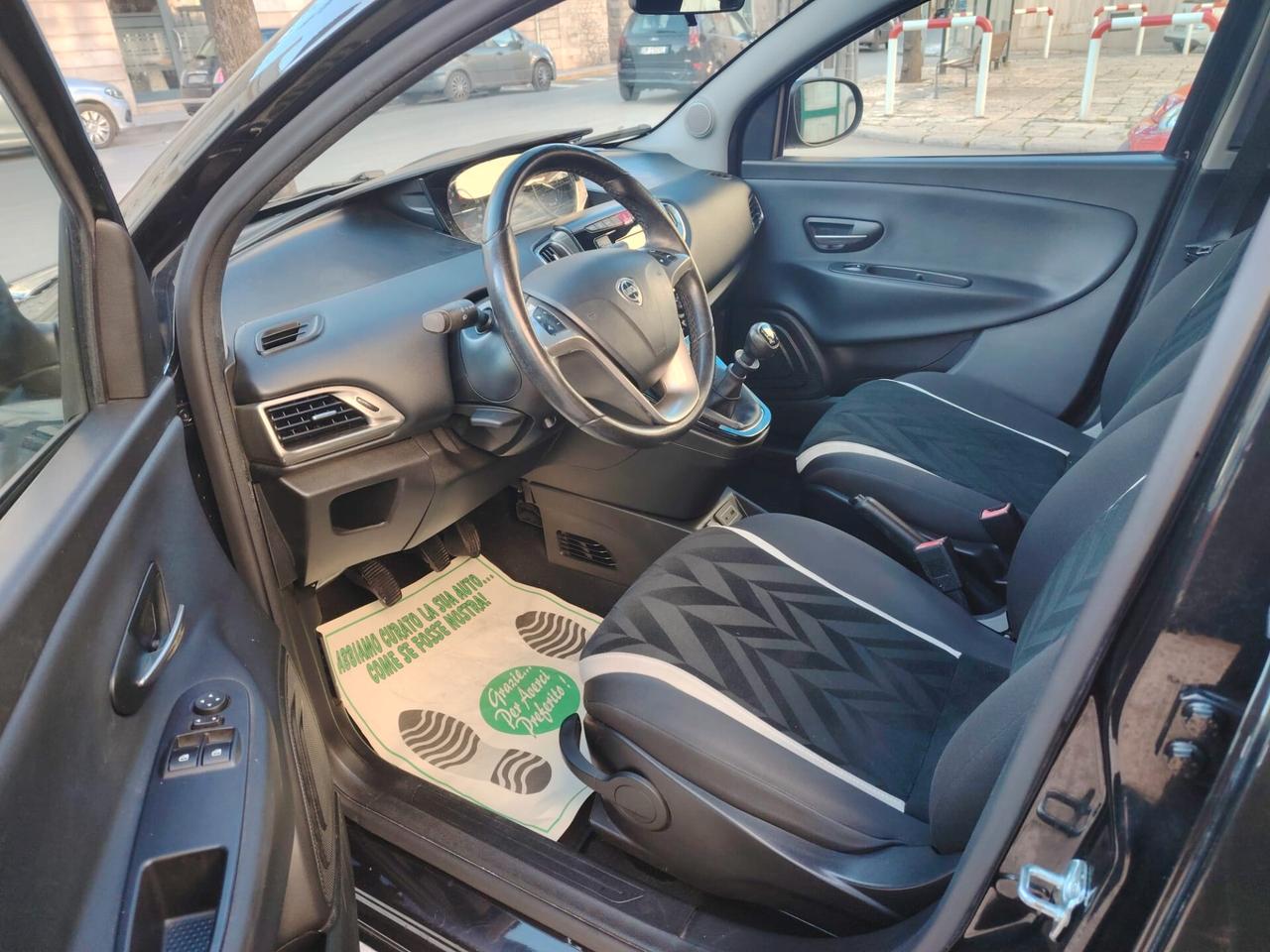 Lancia Ypsilon 1.2 69 CV 5 porte Gold