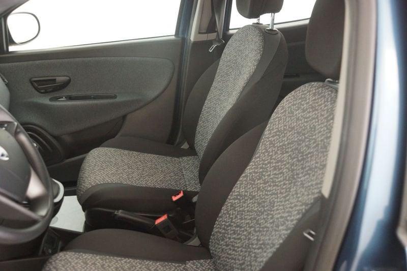 Lancia Ypsilon 1.0 FireFly 5 porte S&S Hybrid Silver