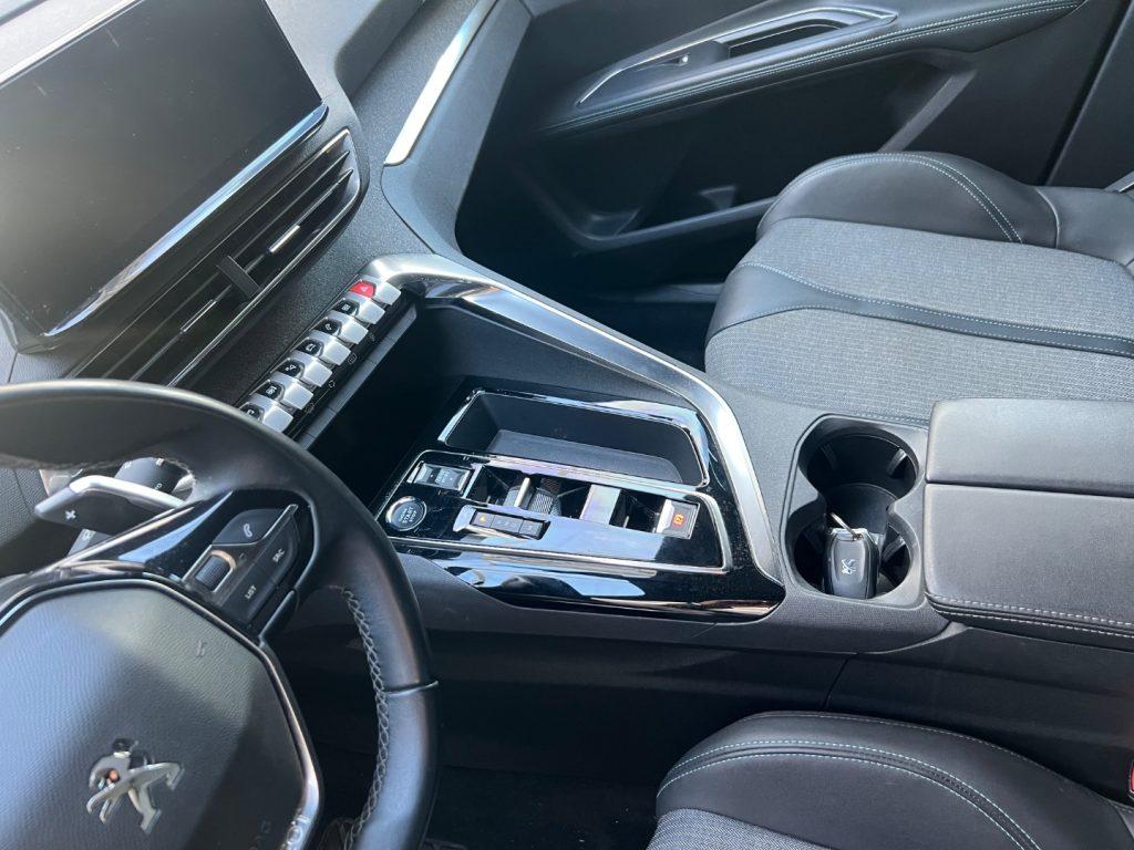 Peugeot 5008 BlueHDi 130 S&S EAT8 Allure Pack da€259,00 mensili