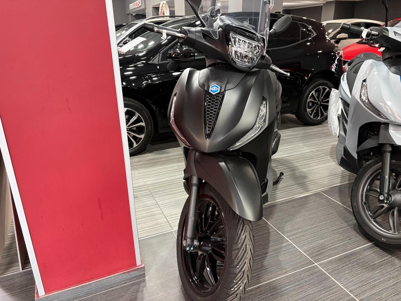 Piaggio Beverly 400 HPE Deep Black My2024 Euro5