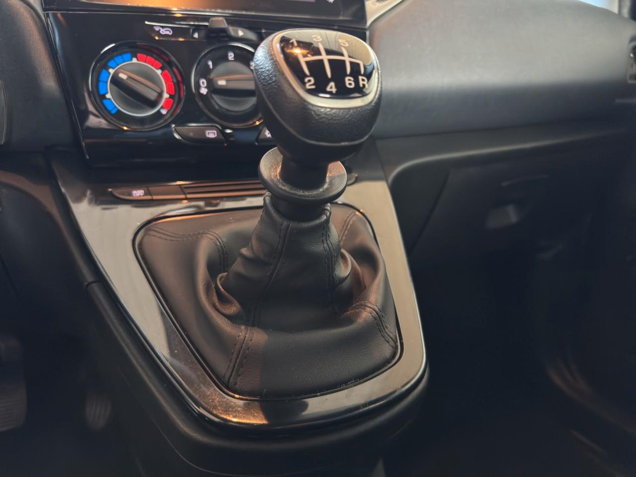 Lancia Ypsilon 1.0 FireFly 5 porte S&S Hybrid Ecochic Gold