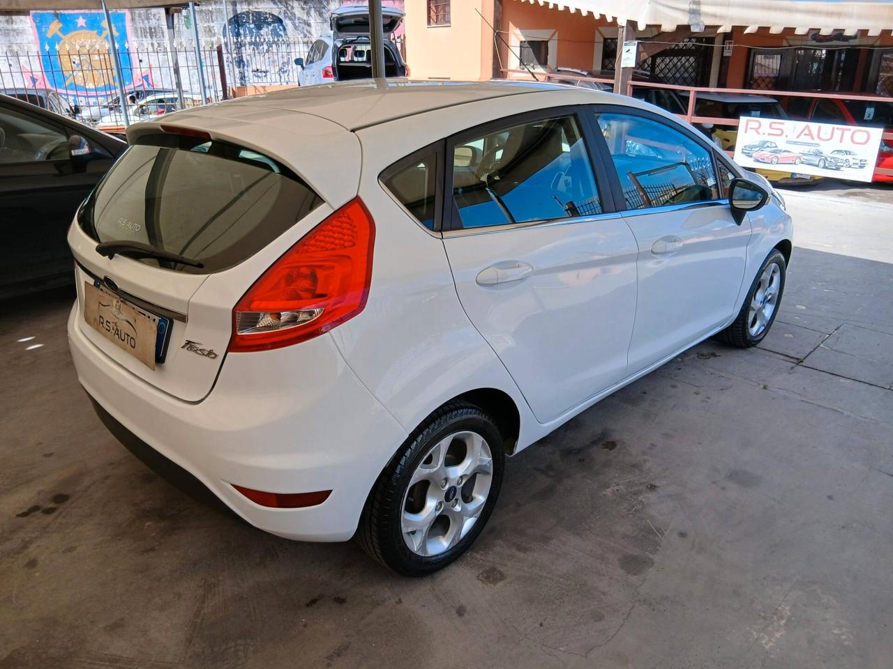 Ford Fiesta 1.2 benzina solo km71000 full 5p 09