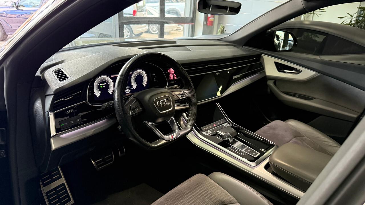 Audi Q8 55 TFSI e quattro Sport sline tetto