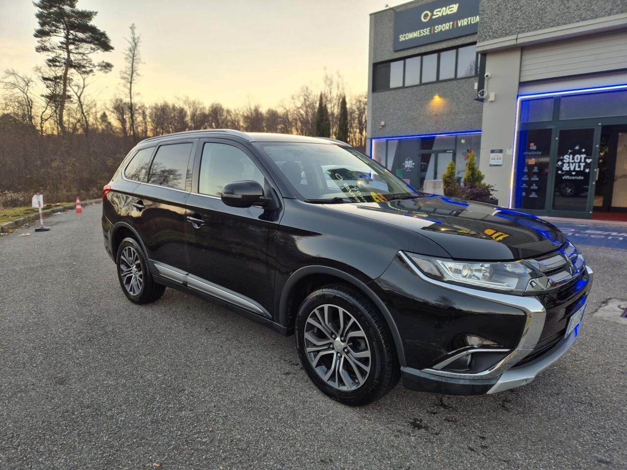 Mitsubishi Outlander 2.2 DI-D 2WD *7 POSTI*