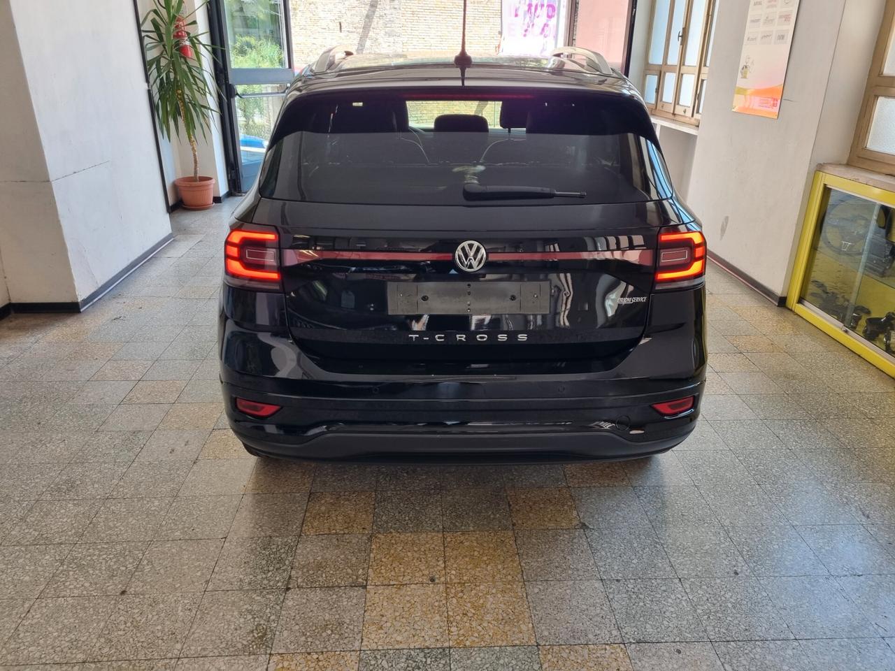 Volkswagen T-Cross 1.6 TDI SCR 95cv DSG R-Line, FULL LED, TELECAMERA, NEOPAT.