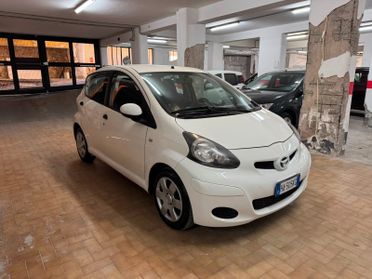 TOYOTA AYGO 1.0 CONNECT – SOLO 59.000 KM – GARANZIA – NEOPATENTATI OK”.